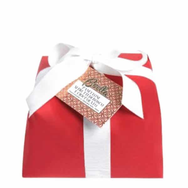 Panettone mit Beeren und Schokolade